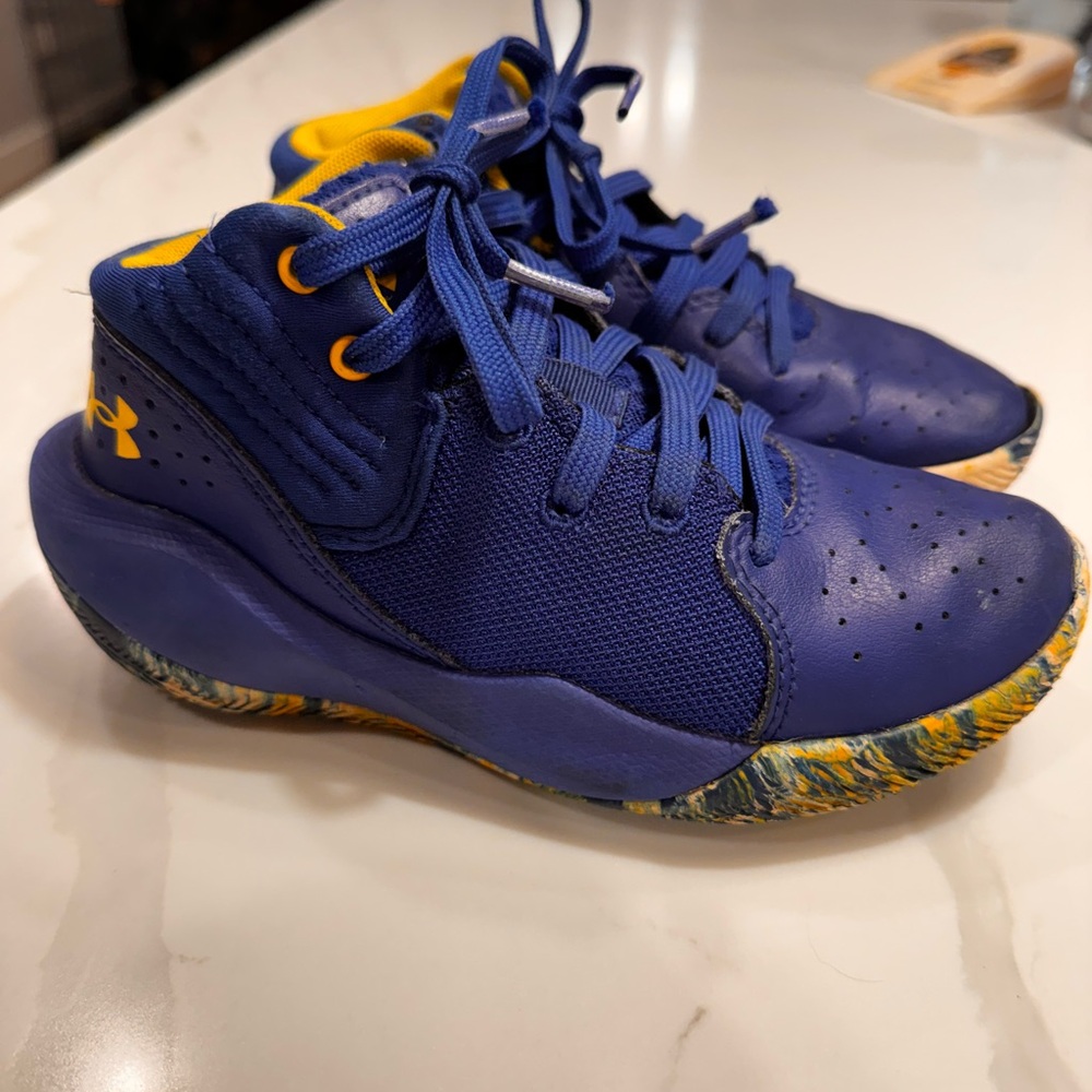Under Armour boys sneakers size 10 Y